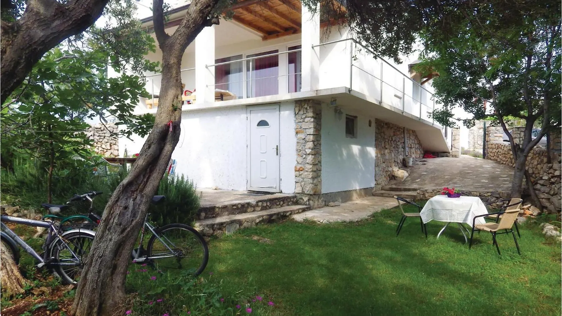 Nice Apartment In Vinjerac With Kitchen